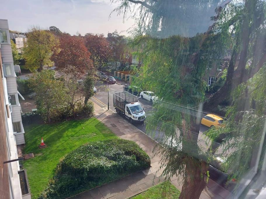 2 Bed Flat, Bounds Green, Piccadilly Line, London N11 Eksteriør bilde
