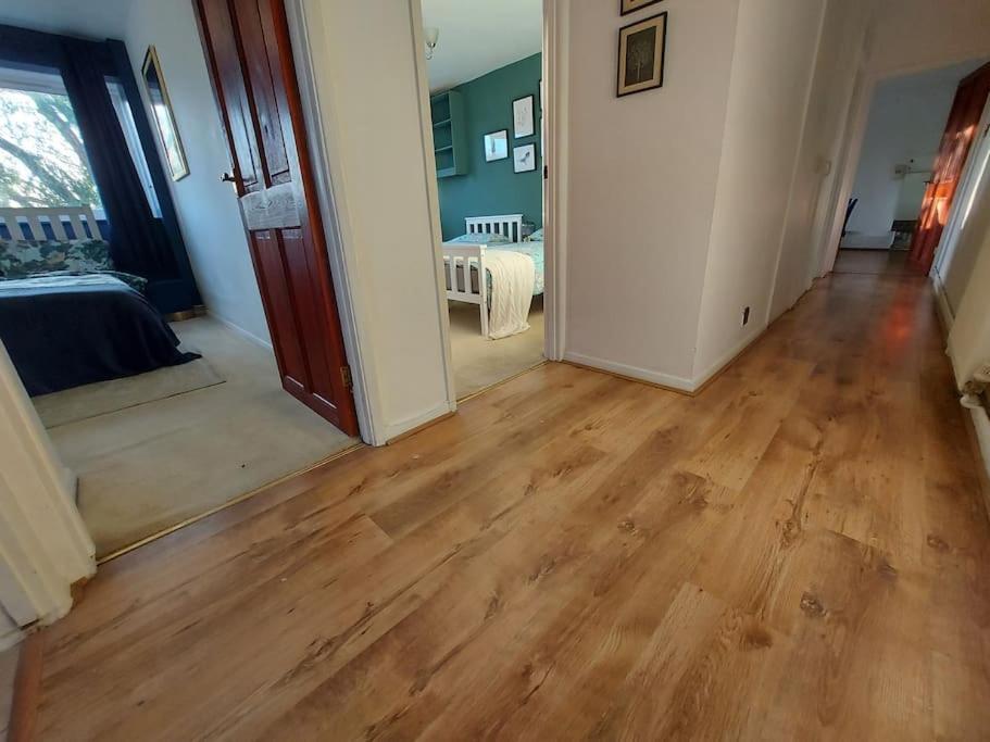 2 Bed Flat, Bounds Green, Piccadilly Line, London N11 Eksteriør bilde