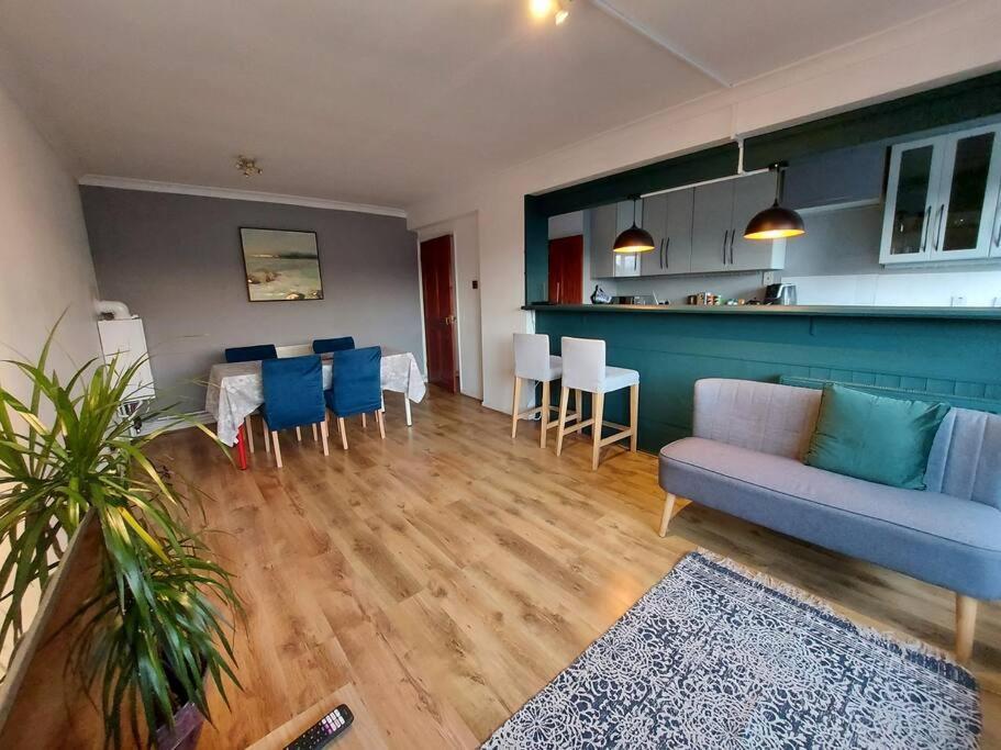 2 Bed Flat, Bounds Green, Piccadilly Line, London N11 Eksteriør bilde
